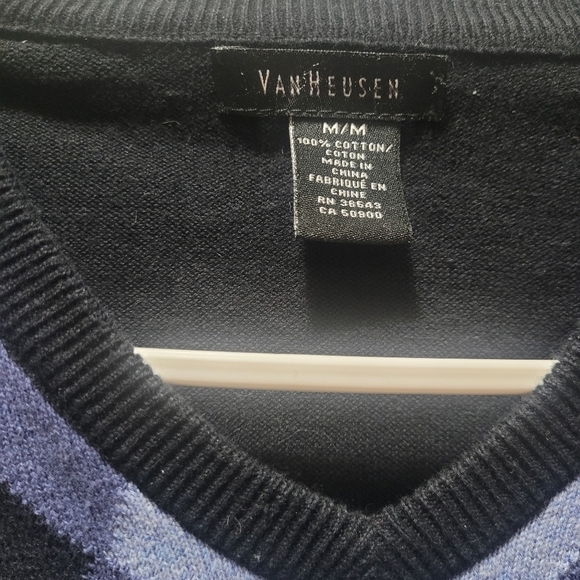 Van Heusen Black and Blue Argyle V Neck Sweater M - Picture 2 of 3